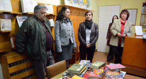&bdquo;Движение 21&ldquo; дари книги на читалище &bdquo;Захари Стоянов&ldquo;