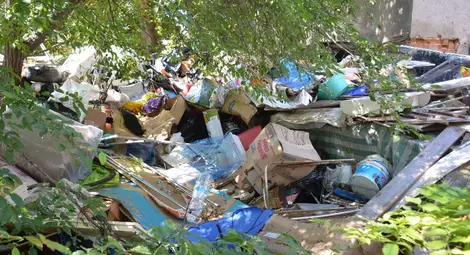 Семейство клошари от години се оказва по-силно от всички власти