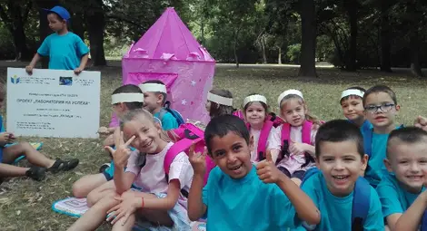 &bdquo;Лаборатория на успеха&ldquo; зарадва с нестандартни уроци и игри 50 деца