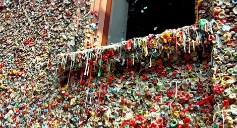 Сиатъл маха Стената на дъвките (Видео)