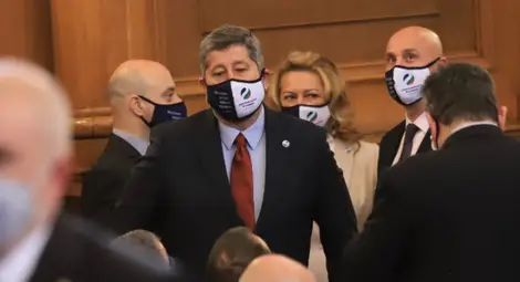 Иванов: Партиите на протеста започваме консултации за кабинет, няма да подкрепим Митов