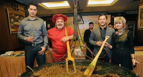 Приятели на пивото откриха сезона на тъмната бира