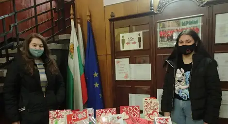 В гимназията беше открит и традиционният базар. Снимка: ПГДВА