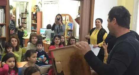 Деца опознаха пчелите в библиотеката