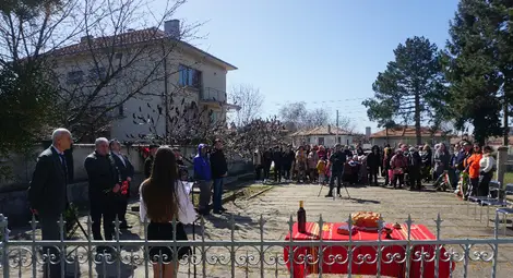 Почетоха с цветя и панихида паметта на Филип Тотю в Две могили /галерия/