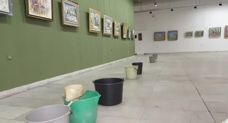 Художествената галерия отново стана сцена на дъждовния постмодернизъм Художествената галерия отново стана сцена на дъждовния постмодернизъм