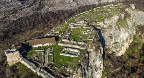 Иваново получи пет държавни сгради в резерватите Средновековен град Червен и Скалните църкви Иваново получи пет държавни сгради в резерватите Средновековен град Червен и Скалните църкви