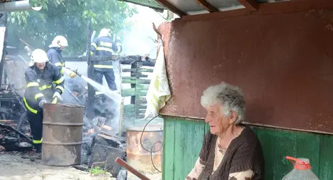 Баба едва не остана без дом заради конфитюр от ягоди