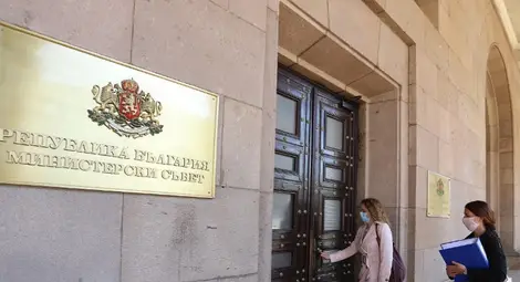 Внесоха повече от 17 000 подписа с искане за оставка на министър Ананиев