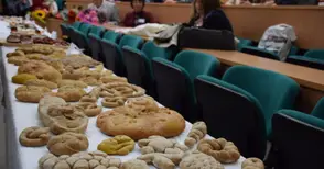 50 празнични хляба от пет  страни подредиха в университета