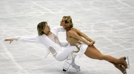 Максим Стависки смени Албена със секси актриса