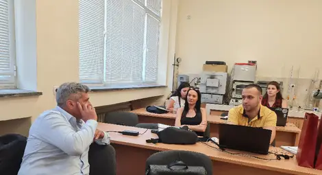 Фирма САМИ &ndash; М отличи студенти от УХТ