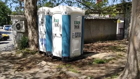 Подмениха химическите тоалетни до пазарчето в &bdquo;Здравец Изток&ldquo;