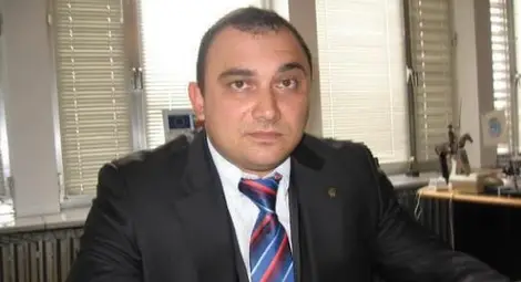 Коктейл "Молотов" за кмета на Видин, на метри от спящите му деца Коктейл "Молотов" за кмета на Видин, на метри от спящите му деца