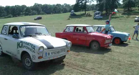 38 картонени лъва се събраха на националния Трабант фест край Лозница /галерия/