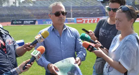 &bdquo;Новият&ldquo; терен на Градския стадион пред  затваряне след само 4 &bdquo;празнични&ldquo; месеца