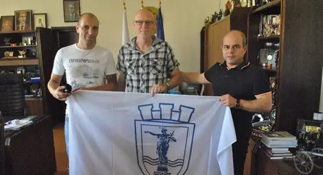 Стоилов връчи на златен бадминтонист значка &bdquo;Русе&ldquo;