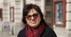 Д-р Веселина Антонова изнася беседа за Канети във Валенсия на Деня на будителите