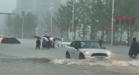 Най-малко 25 души са загинали при наводненията в Китай