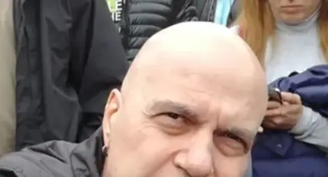 Обрат: Слави изригна и обяви, че влиза в политиката? Отправиха му изненадващо предложение (НА ЖИВО) Обрат: Слави изригна и обяви, че влиза в политиката? Отправиха му изненадващо предложение (НА ЖИВО)