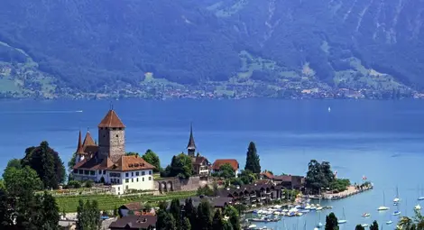 Швейцария въвежда минимална заплата 3300 евро