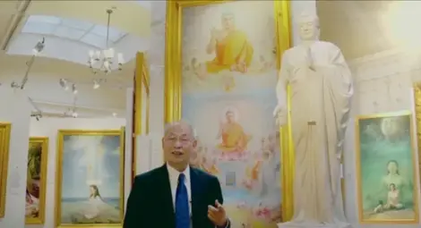 Проф. Кунлун Джан, създател на изложбата &bdquo;Изкуството на Джън-Шан-Жен&ldquo;, по време на нейно представяне в Европа.