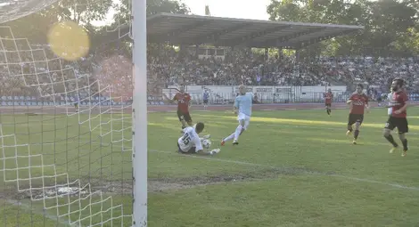 Домакински шок за &bdquo;Дунав&ldquo;: Продадени само 3500 билета при наполовина пълен стадион