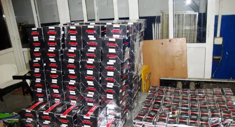 Митническите инспектори откриха тайник в лек автомобил с 130 000 къса цигари Митническите инспектори откриха тайник в лек автомобил с 130 000 къса цигари