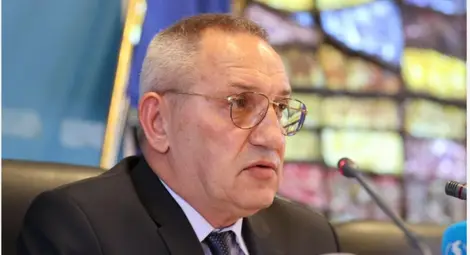 Кузманов разкри схема за раздаване на държавни пари през физкултурни салони