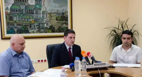 Македонци ни жилят с есемеси за 50 лева