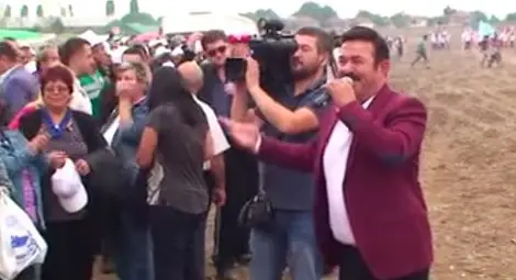 Турският певец, който изпълни "Кой уши байряка": Не зная какво означава текста