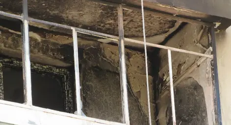 Хванат в огнен капан възрастен мъж в реанимация с 20% изгаряния