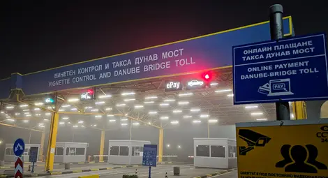 Нова система сваля до 15 секунди плащането на таксата на Дунав мост за леки коли