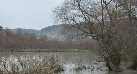 Скъсана дига на Русенски Лом заля 500 дка ниви в Красен