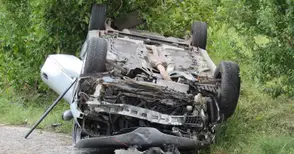 70-годишна се обърна с колата си между Иваново и Две могили