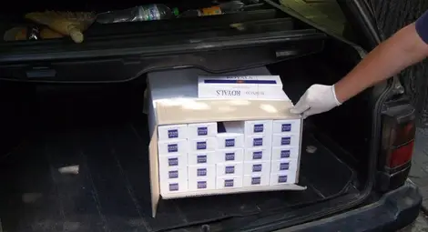 Жена заловена с 500 кутии нелегални цигари до гарата