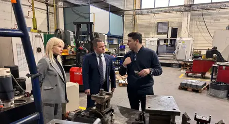 Кметът на Русе посети производствената сграда на „МБМ Металуърк“ в Индустриалния парк Кметът на Русе посети производствената сграда на „МБМ Металуърк“ в Индустриалния парк
