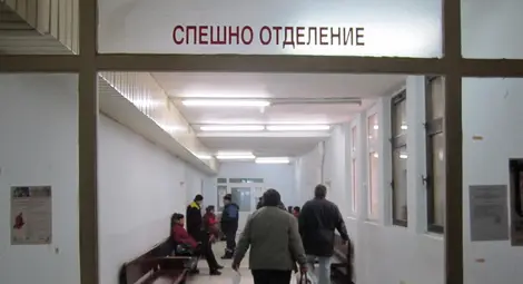 Нови 12 души със счупени ръце и крака по заледените улици