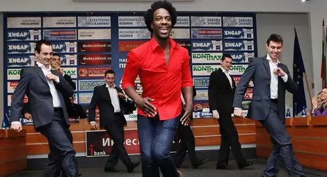 Алфредо Торес подкрепи &bdquo;Ричмарт&ldquo; за популяризирането на българските танци