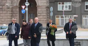 От АПС пристигнаха на „Дондуков“ 2 за консултации с президента Илияна Йотова в рамките на процедурата по назначаване на служебен премиер