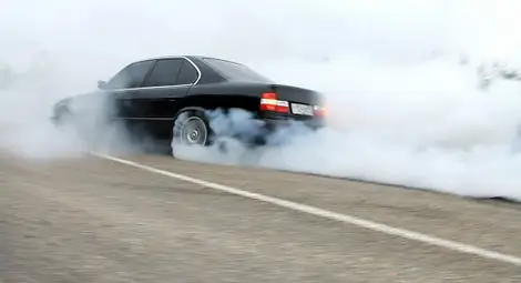 Шофьор: Твърде нервен съм, само с дрифт се успокоявам Шофьор: Твърде нервен съм, само с дрифт се успокоявам