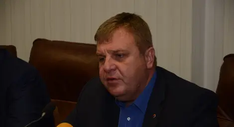 Каракачанов ще обсъжда военните паметници и сигурността в Русе