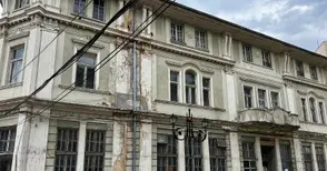 Спор между проектант и консултант бави ремонта на бившия Дом на учителя