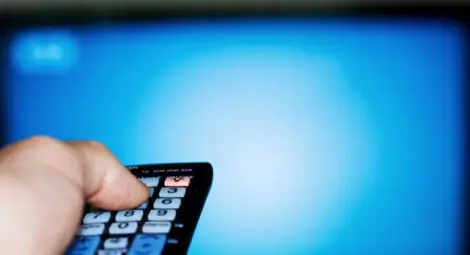 Доброволка търси телевизор и радио за самотна жена