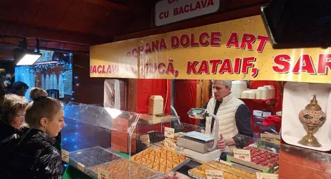 Боб с джолан за 14 лева, чаша вино за 4 лева - най-големият коледен базар отвори на 70 км от Русе Боб с джолан за 14 лева, чаша вино за 4 лева - най-големият коледен базар отвори на 70 км от Русе