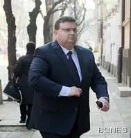 Цацаров: Ясна е националността на атентатора на летище Сарафово Цацаров: Ясна е националността на атентатора на летище Сарафово