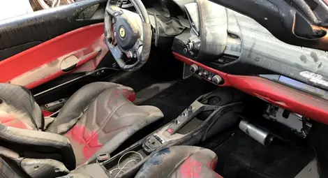 Бракуват хиляди коли заради урагана Харви