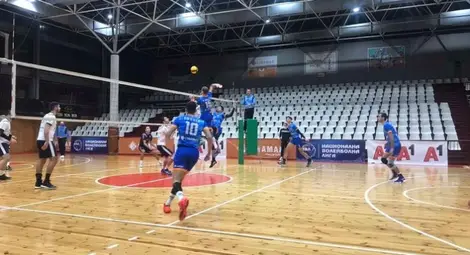 Волейболистите с трета поредна, макар и леко измъчена победа