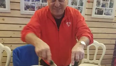 Сред приятелите си Севдалин Петров е известен и като изкусен кулинар. Сред приятелите си Севдалин Петров е известен и като изкусен кулинар.