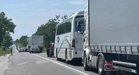 Километрични задръствания след катастрофа на обхода на "Тракия"